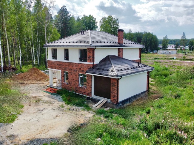 Кирпичный дом с гаражом